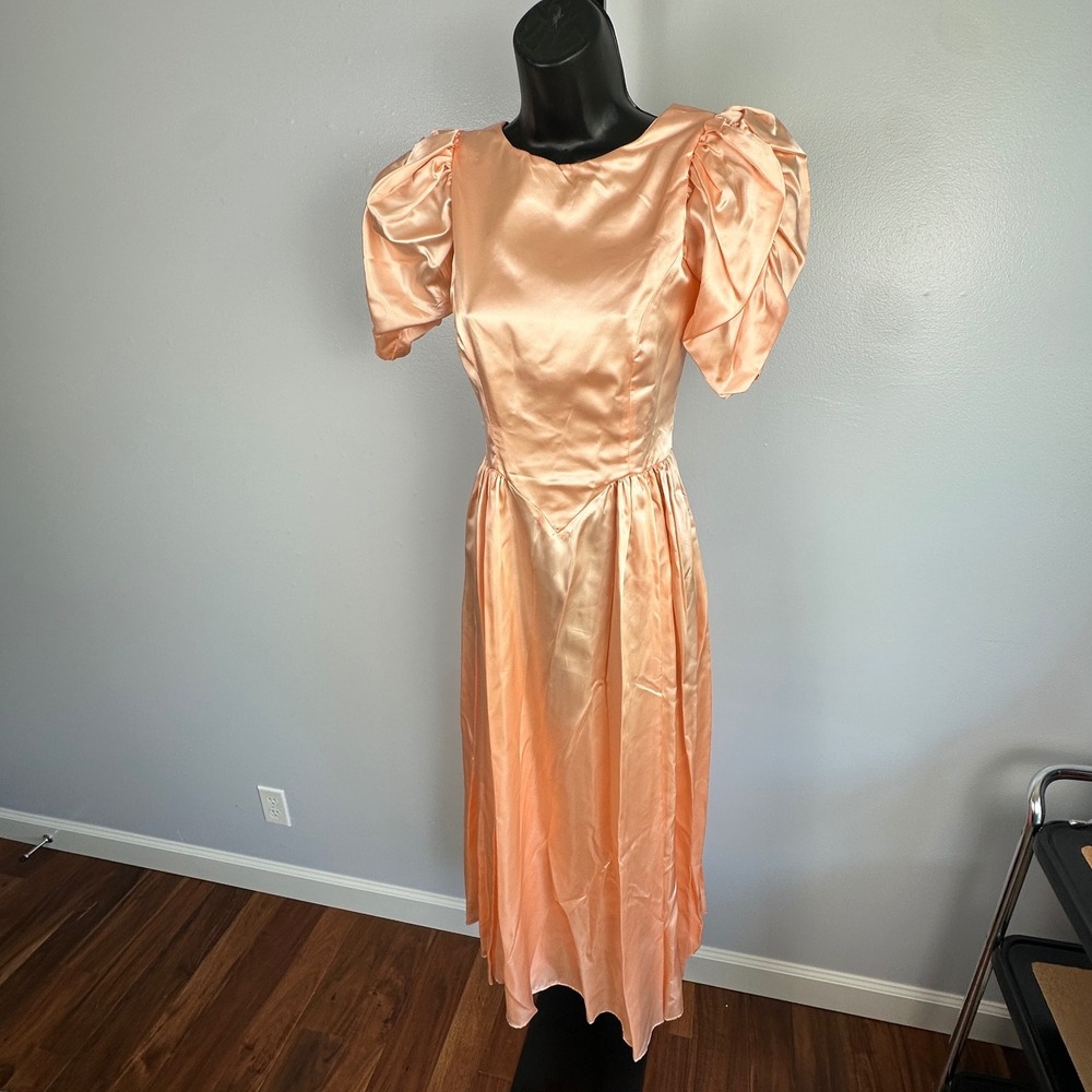Vintage 1980s Peach Satin Midi Prom Dress Puff Sleeve Bow Back Costume Gown XS S - Picture 2 of 5